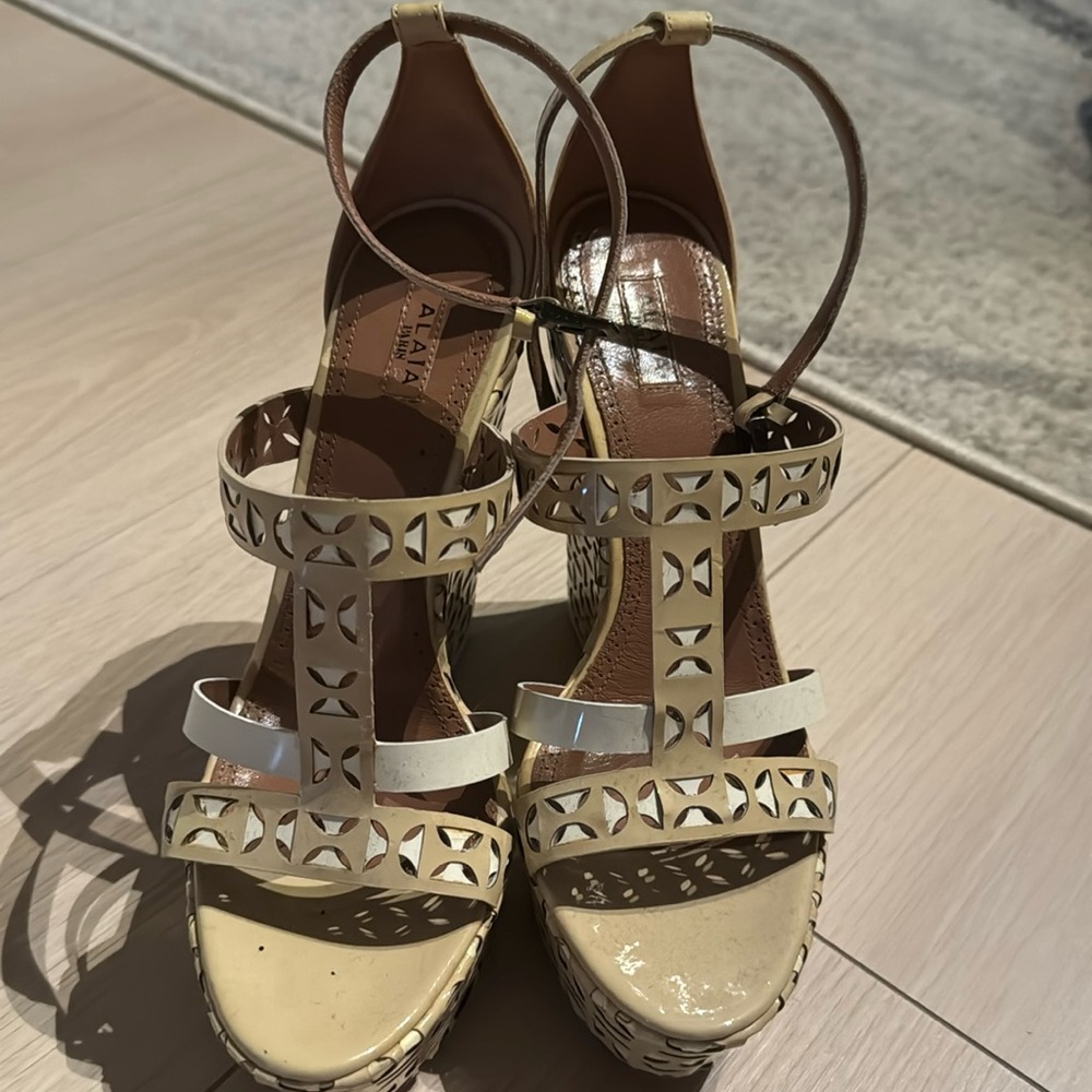 Alaia Beautiful Wedge, Sexy, one of a kind!!